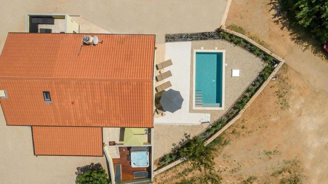 Holiday Home Tos Рисика Экстерьер фото